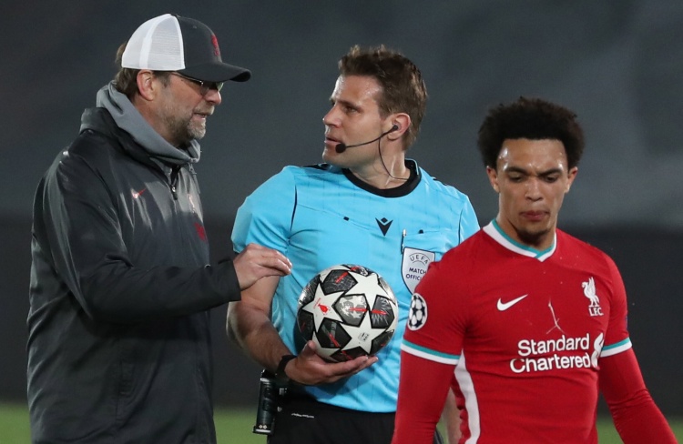 纽约洋基队主力二垒手托雷斯由于打击低迷，2025 年多次被下调打序