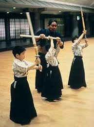 劳塔罗飞铲罗伯逊染黄，国米战利物浦上半场13分钟现争议