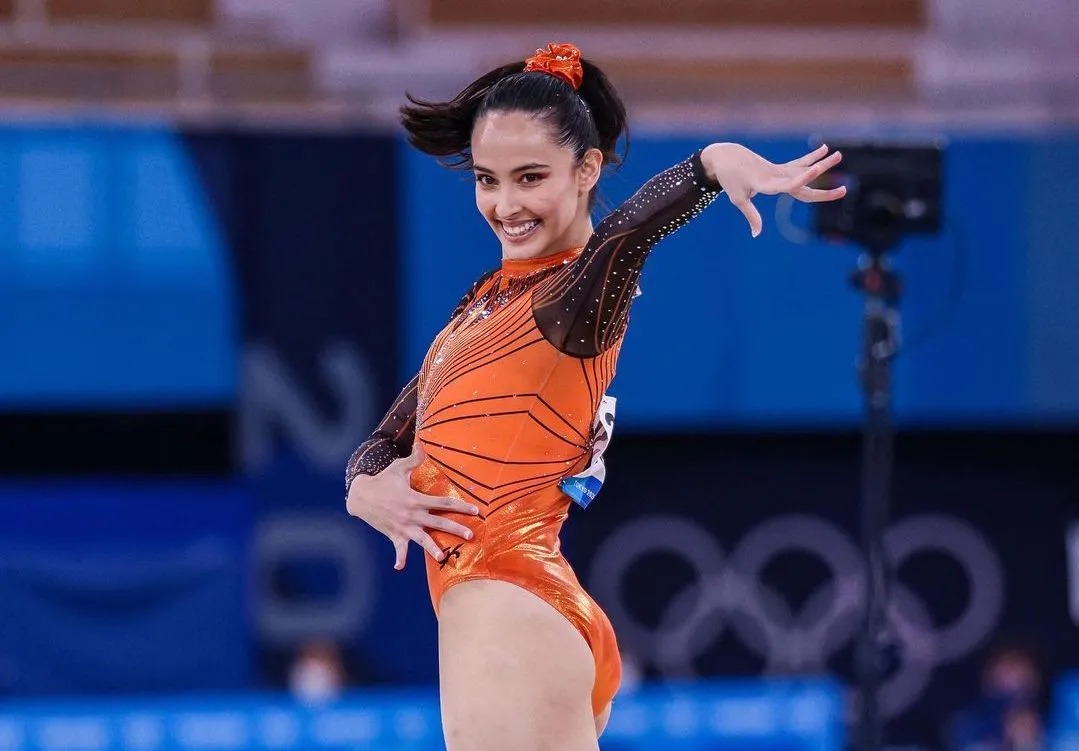 德扑锦标赛： 解析“阶段性策略调整”——从初始圈的稳健到钱圈的疯狂。（德扑锦标赛策略进阶：从开局稳扎稳打到钱圈疯狂冲刺）