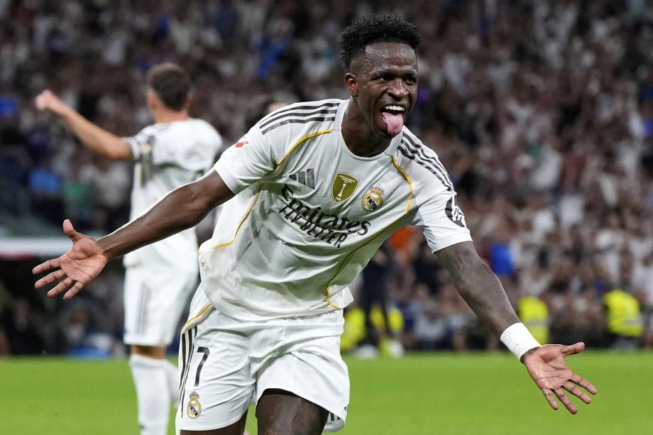 同地聚集在 同地聚集在