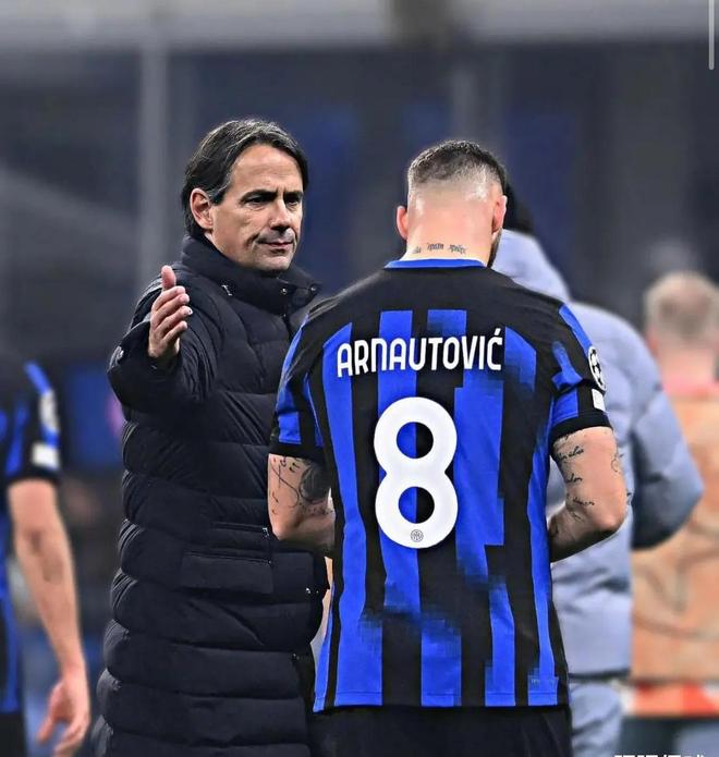 迫使他在回 迫使他在回